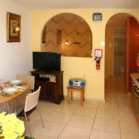 Apollonia Hotel Apartments 2*