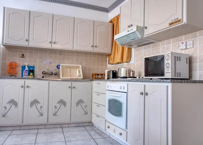 Apollonia Apartahotel 4*