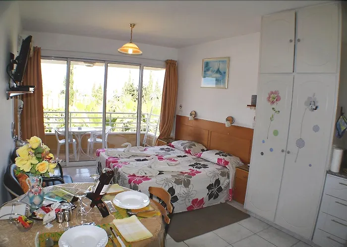 Apollonia Apartahotel Paphos