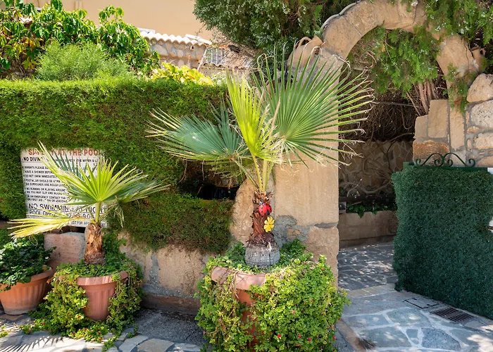 Apollonia Apartahotel